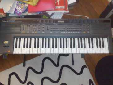 Foto: Sells Piano e synthetizer ROLAND - E20