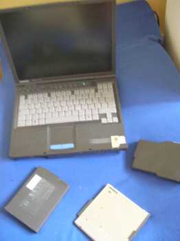 Foto: Sells Computadore de laptop COMPAQ - E500