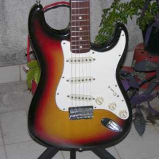 Foto: Sells Guitarra e instrumento da corda FENDER - STRATOCASTER