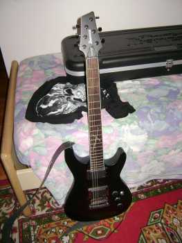 Foto: Sells Guitarra e instrumento da corda IBANEZ - SZ2020EX