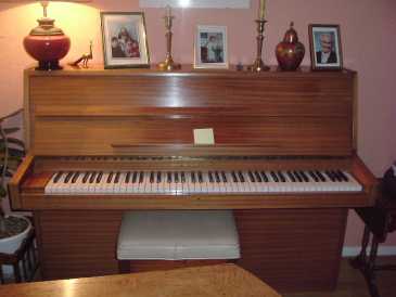 Foto: Sells Piano e synthetizer RIPPEN
