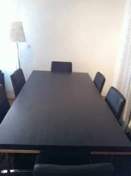 Foto: Sells Furniture DINING TABLE