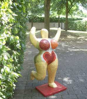 Foto: Sells Sculpture Emplastro - NANA HOMMAGE AN NIKI DE SAINT PHALLE