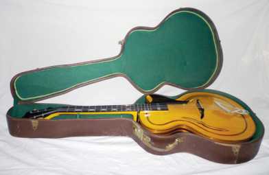 Foto: Sells Guitarra e instrumento da corda AMMON MEINEL - AMMON MEINEL
