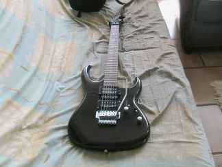 Foto: Sells Guitarra e instrumento da corda WHALE - BLACK NARWHALE