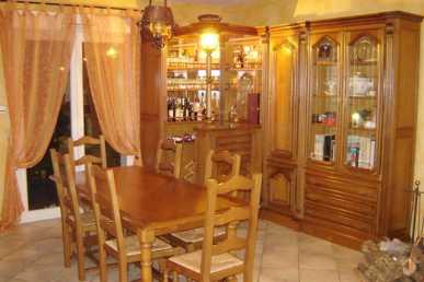 Foto: Sells Furniture CHENE MASSIF - LIVING BAR D'ANGLE CHENE MASSIF + TABLE ET 6 CHAIS