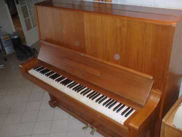 Foto: Sells Piano e synthetizer BIESE