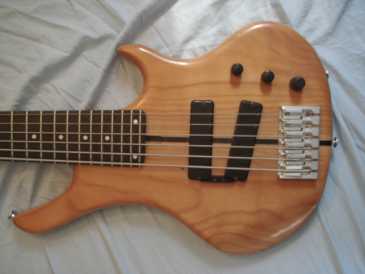 Foto: Sells Guitarra e instrumento da corda MARCO - B6