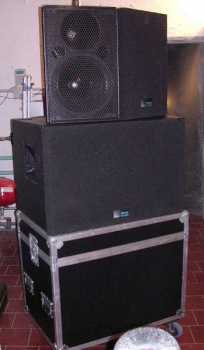 Foto: Sells Amplificadores MEYER SOUND - UPA E USW