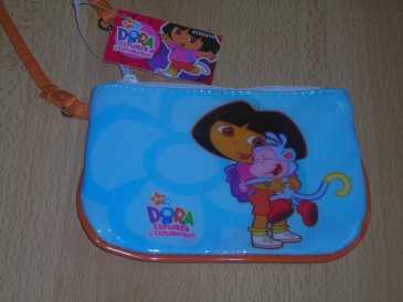 Foto: Sells Brinquedo e modelo DORA - PORTE MONNAIE PENDENTIF DORA.NEUF