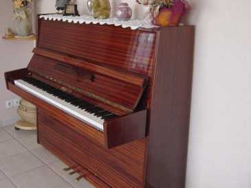 Foto: Sells Piano e synthetizer HOLTSEIN