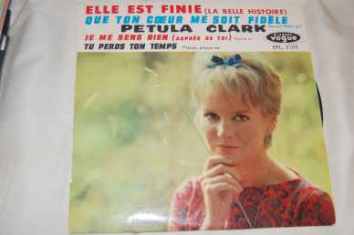 Foto: Sells 45 RPM ELLE EST FINIE(LA BELLE HISTOIRE) - PETULA CLARK